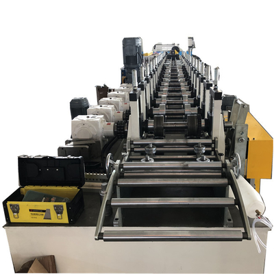 Máquina de moldagem automática de trilhos de rolagem por deriva sísmica