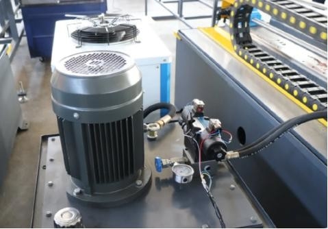 Máquina de moldagem de rolos flashing de borda projetada por especialistas para produção óptima de borda de gotejamento