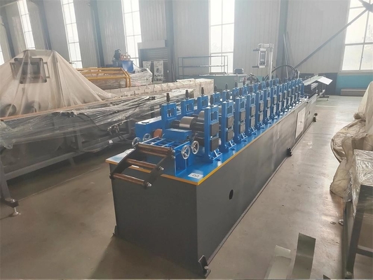 Máquina de moldagem de rolos flashing de borda projetada por especialistas para produção óptima de borda de gotejamento