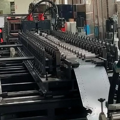 Máquina de moldagem de rolos de paletes para centros de distribuição