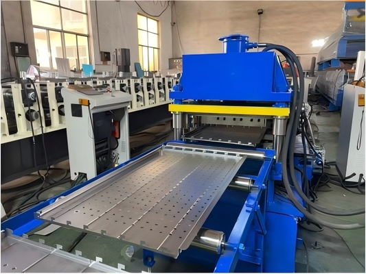 Máquina de moldagem por rolamento de estantes de paletes seletivos totalmente automática para produção de grandes volumes com perfuramento hidráulico