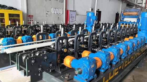 Máquina de moldagem de rolos de corte para aço e alumínio com capacidades de espessura de 30 a 16 gauge
