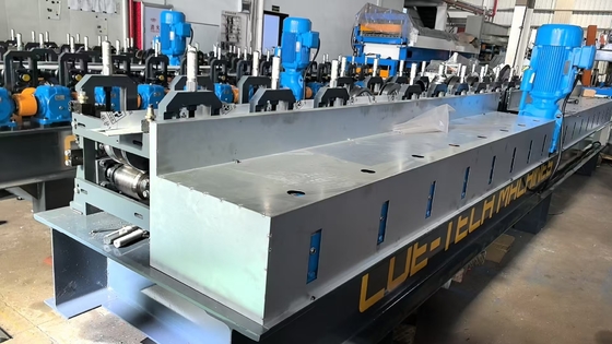 Máquina de moldagem de rolos de corte para aço e alumínio com capacidades de espessura de 30 a 16 gauge