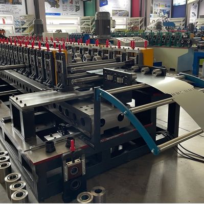 Máquina de fabricação de perfis de painel traseiro de prateleira de metal do supermercado
