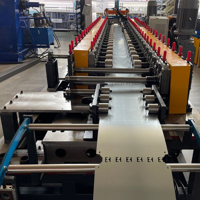 Máquina de fabricação de perfis de painel traseiro de prateleira de metal do supermercado