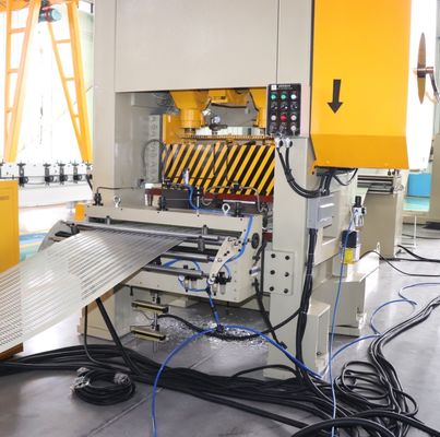 Linha de produção automática de perfuração e corte em comprimento